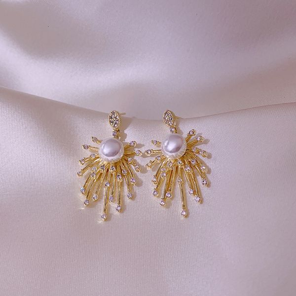 rhinestone s925 fireworks high texture earrings net red temperament pearl 100 fashion earrings, Golden;silver
rhinestone s925 fireworks high texture earrings net red temperament pearl 100 fashion earrings, Golden;silver
