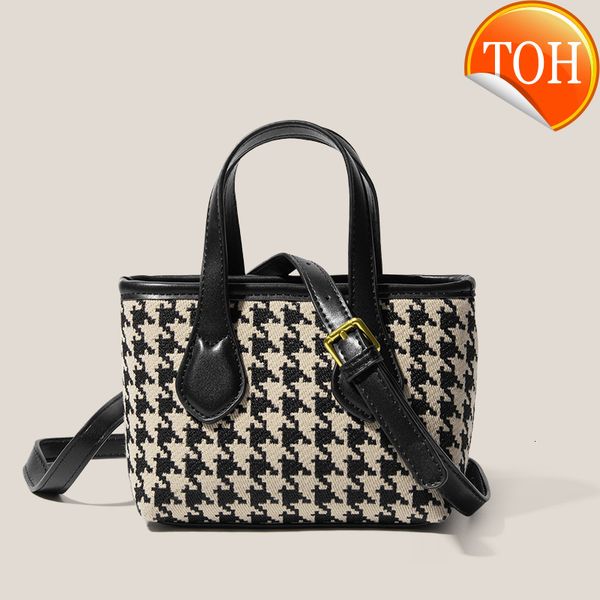 women's 2021 early autumn new plaid pattern fashion versatile foreign style niche one shoulder diagonal mini
women's 2021 early autumn new plaid pattern fashion versatile foreign style niche one shoulder diagonal mini