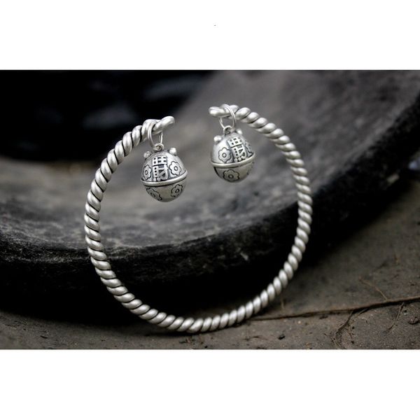 hand made 999 silver bracelet, opening twist silver bracelet, women's national style bracelet for girlfriend, Red;blue
hand made 999 silver bracelet, opening twist silver bracelet, women's national style bracelet for girlfriend, Red;blue