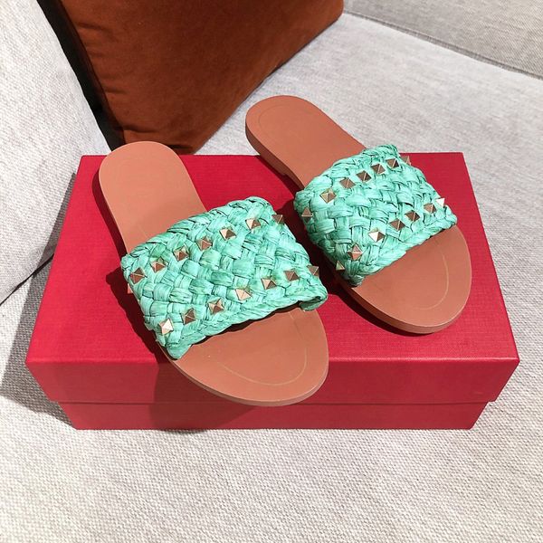 2021ss fashion trend women sandals flat slippers flip flops stud beach shoes summer rivets slippers lazy men sandals size 35-39, Black
2021ss fashion trend women sandals flat slippers flip flops stud beach shoes summer rivets slippers lazy men sandals size 35-39, Black