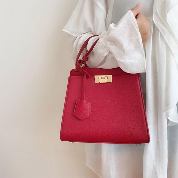 ladies 2021 european and american spring/summer fashion shoulder bags large-capacity handbag cowhide messenger bag
ladies 2021 european and american spring/summer fashion shoulder bags large-capacity handbag cowhide messenger bag