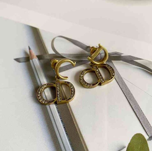 factory specials new letter inlaid diamond earrings net red version anti allergy silver needle earrings female b5at, Golden
factory specials new letter inlaid diamond earrings net red version anti allergy silver needle earrings female b5at, Golden