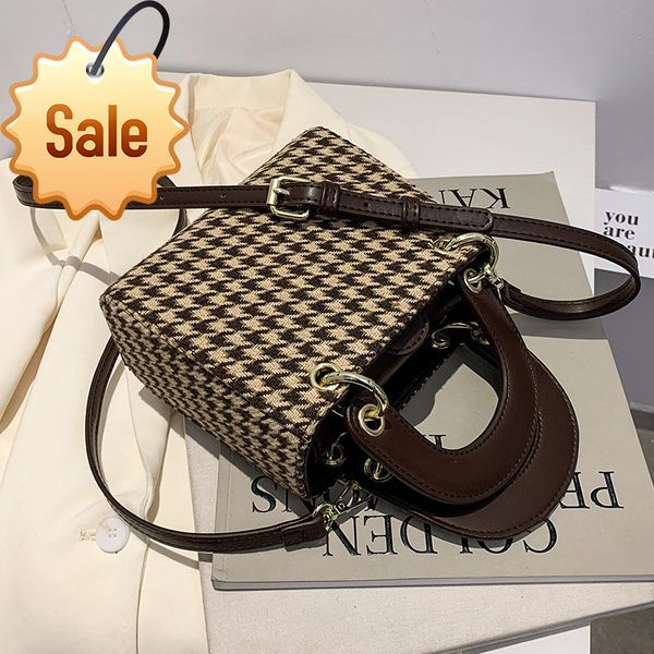 this year's popular small bag women's autumn and winter 2021 new fashion versatile ins messenger net red portable princess bag
this year's popular small bag women's autumn and winter 2021 new fashion versatile ins messenger net red portable princess bag