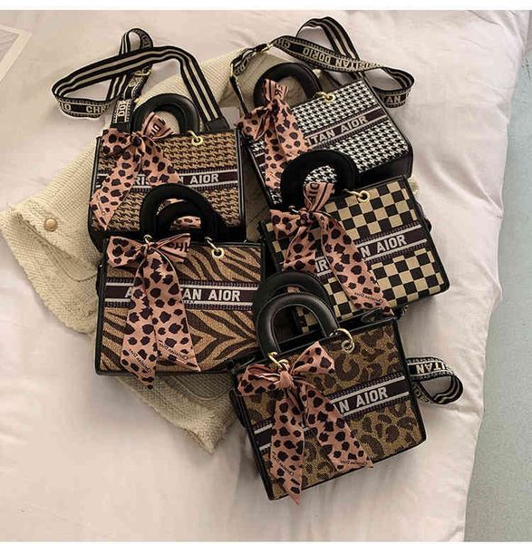 black white checkered single shoulder satchel popular winter. the new high-capacity commuter thousand checkered portable bags outlet
black white checkered single shoulder satchel popular winter. the new high-capacity commuter thousand checkered portable bags outlet