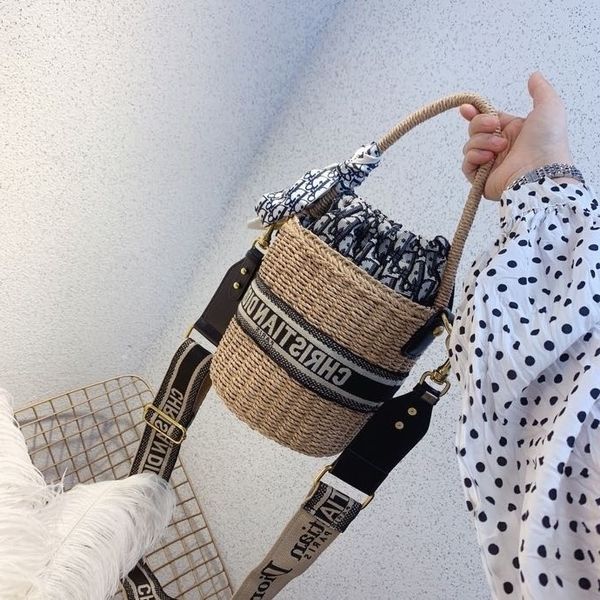 new handbag luxurys d family year hand woven embroidery portable net red oblique back grass cabe basket11u4
new handbag luxurys d family year hand woven embroidery portable net red oblique back grass cabe basket11u4