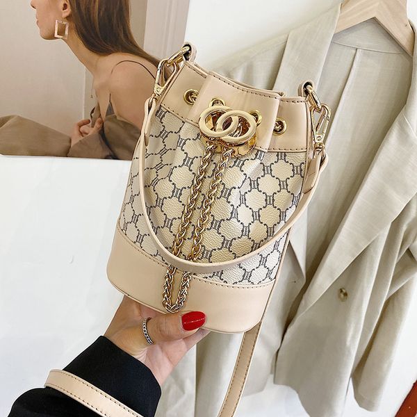 luxury handbags texture foreign style women's 2021 summer new fashion net red letter single shoulder messenger bag fashion portable buc
luxury handbags texture foreign style women's 2021 summer new fashion net red letter single shoulder messenger bag fashion portable buc