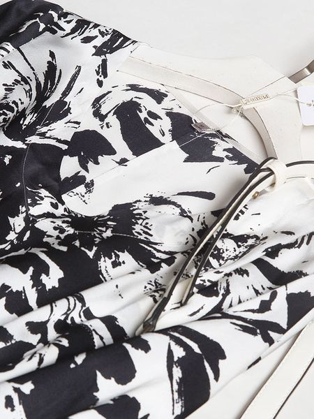 dress 2021 autumn / winter heavyweight satin black and white printed one line collar belt medium length silk women, Black;gray
dress 2021 autumn / winter heavyweight satin black and white printed one line collar belt medium length silk women, Black;gray