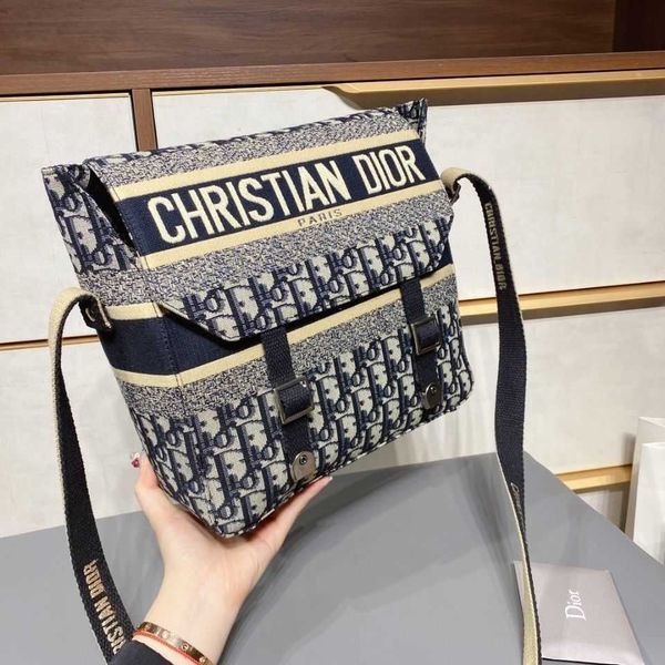 d di ce 2021 casual and versatile fashion counter the same one shoulder messenger bag trend schoolbag zly
d di ce 2021 casual and versatile fashion counter the same one shoulder messenger bag trend schoolbag zly