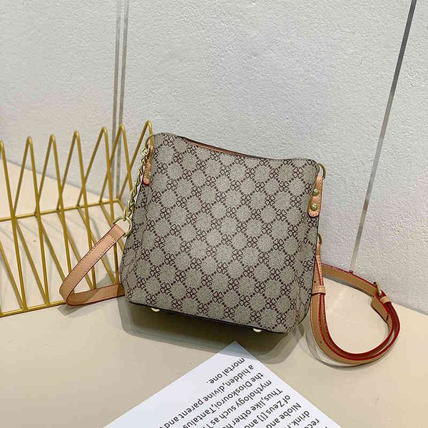 handbags bag women's 2021 autumn and winter fashion korean bucket printed large capacity single shoulder messenger
handbags bag women's 2021 autumn and winter fashion korean bucket printed large capacity single shoulder messenger