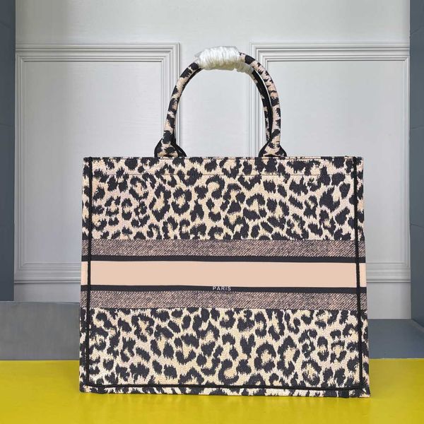 women shopping bag fashion embroidered handbag single shoulder handbag designer handbags multi size and large capacity
women shopping bag fashion embroidered handbag single shoulder handbag designer handbags multi size and large capacity