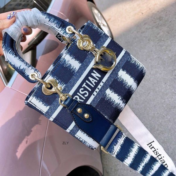 blue tie dye stripe color matching princess bag lady elegant foreign style portable one shoulder messenger bag 24cm with box zly
blue tie dye stripe color matching princess bag lady elegant foreign style portable one shoulder messenger bag 24cm with box zly