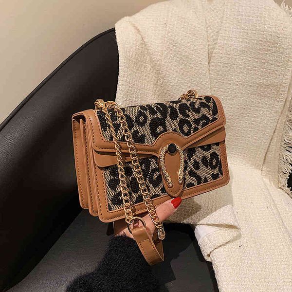 2021 autumn and winter fashion trend single shoulder bag women's texture leopard print simple diagonal small square, Black;red
2021 autumn and winter fashion trend single shoulder bag women's texture leopard print simple diagonal small square, Black;red