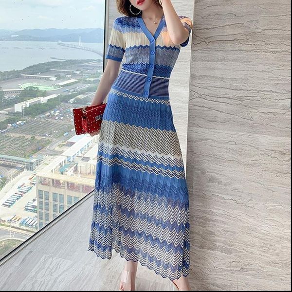 fashion summer suit designer women tracksuits short sleeve and striped skirt 2 piece set lady casual outfits, Gray
fashion summer suit designer women tracksuits short sleeve and striped skirt 2 piece set lady casual outfits, Gray