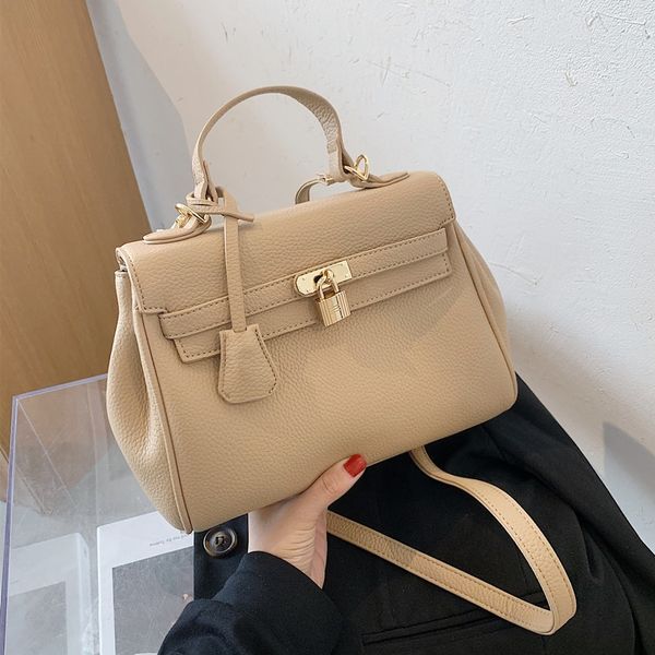 . net red women's 2020 new fashion versatile kelly portable shoulder messenger bag bride's wedding
. net red women's 2020 new fashion versatile kelly portable shoulder messenger bag bride's wedding