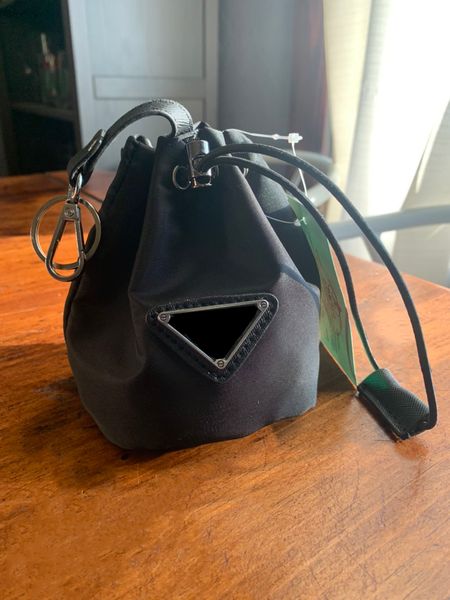 women keychains waist bag letter budge small long chain messenger bags drawstring classical handbag bucket shoulder keychain, Silver
women keychains waist bag letter budge small long chain messenger bags drawstring classical handbag bucket shoulder keychain, Silver