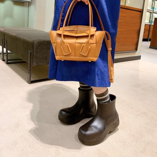 designer environmental protection rain boots platform shoes chaelsea boot green white black fashion non-slip wave colored rubber o213d
designer environmental protection rain boots platform shoes chaelsea boot green white black fashion non-slip wave colored rubber o213d