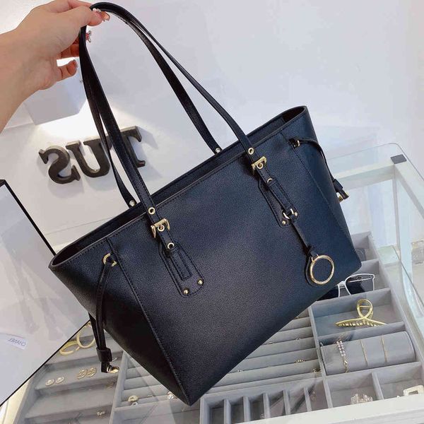 factory outlet design large capacity female 2021pu leather portable fashion simple single shoulder messenger bag
factory outlet design large capacity female 2021pu leather portable fashion simple single shoulder messenger bag