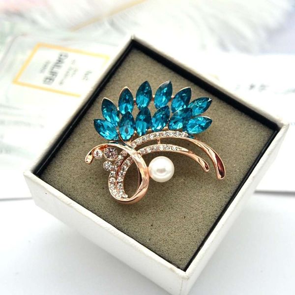 alloy diamond brooch, female crystal suit accessories, brooch, Gray 
alloy diamond brooch, female crystal suit accessories, brooch, Gray