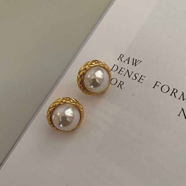 small fragrant pearl elegant rhombic pattern earrings plated with 18k solid earrings simple female c2-7, Silver
small fragrant pearl elegant rhombic pattern earrings plated with 18k solid earrings simple female c2-7, Silver