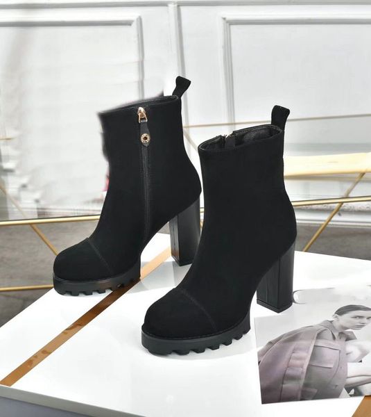 luxury designer boots women winter sock boot letter chain leather louiings shoes flat mid high heel vutton qsadsa, Black
luxury designer boots women winter sock boot letter chain leather louiings shoes flat mid high heel vutton qsadsa, Black