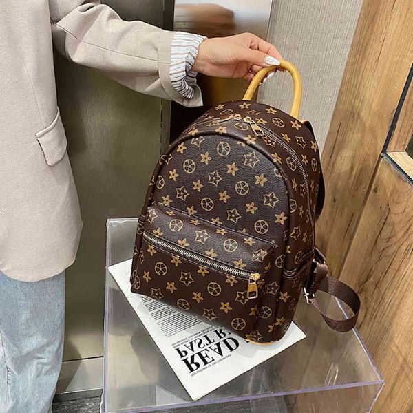 large capacity backpack classic old flower pu soft leather printed versatile travel bag schoolbag
large capacity backpack classic old flower pu soft leather printed versatile travel bag schoolbag