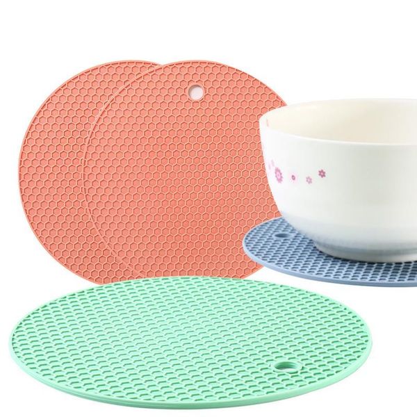 table runner 18 * 18cm non-toxic silicone non-slip durable anti-scald placemat cup insulation mat household goods
table runner 18 * 18cm non-toxic silicone non-slip durable anti-scald placemat cup insulation mat household goods