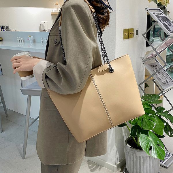 niche design high-end large-capacity bag female 2021 new fashion chain portable tote bag shoulder bag bucket width 39cm
niche design high-end large-capacity bag female 2021 new fashion chain portable tote bag shoulder bag bucket width 39cm