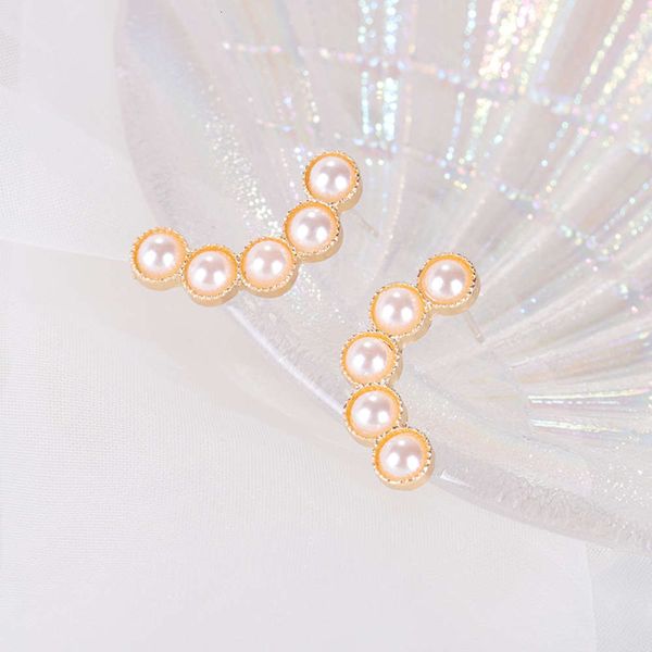 simple cool style pearl earrings feminine fashion high-grade earrings small
simple cool style pearl earrings feminine fashion high-grade earrings small