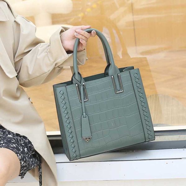 luxury handbags fashion 2021 alligator small square leather versatile msenger hand women's msenger bag 6123
luxury handbags fashion 2021 alligator small square leather versatile msenger hand women's msenger bag 6123