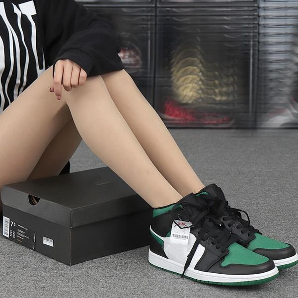 High Quality 1 Mid Green Toe with Shoes BLACK GYM RED WHITE PINE berathable sports sneakers chaussures pour hommes schoenen, Green toe with black
High Quality 1 Mid Green Toe with Shoes BLACK GYM RED WHITE PINE berathable sports sneakers chaussures pour hommes schoenen, Green toe with black