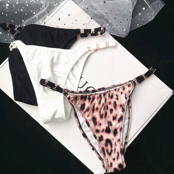 women's panties european style women diamond solid color underpants leopard thong low waist underwear seamless briefs, Black;white
women's panties european style women diamond solid color underpants leopard thong low waist underwear seamless briefs, Black;white