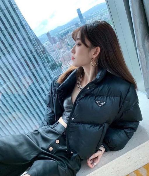 autumn and winter 2021 european short shoulder drop detachable sleeve vt minority bread white duck down et women's fashion, Black;white
autumn and winter 2021 european short shoulder drop detachable sleeve vt minority bread white duck down et women's fashion, Black;white