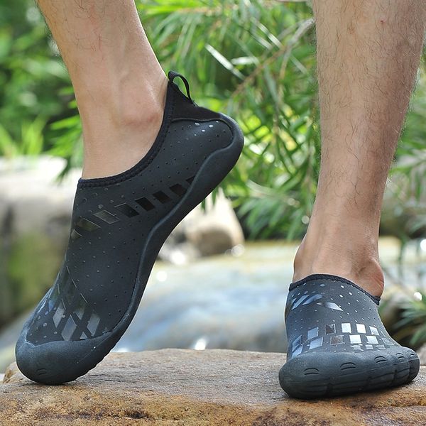 2021 off men women sports running shoes sandy beach fashion black blue red outdoor sneakers size 36-46 wy21-1786
2021 off men women sports running shoes sandy beach fashion black blue red outdoor sneakers size 36-46 wy21-1786