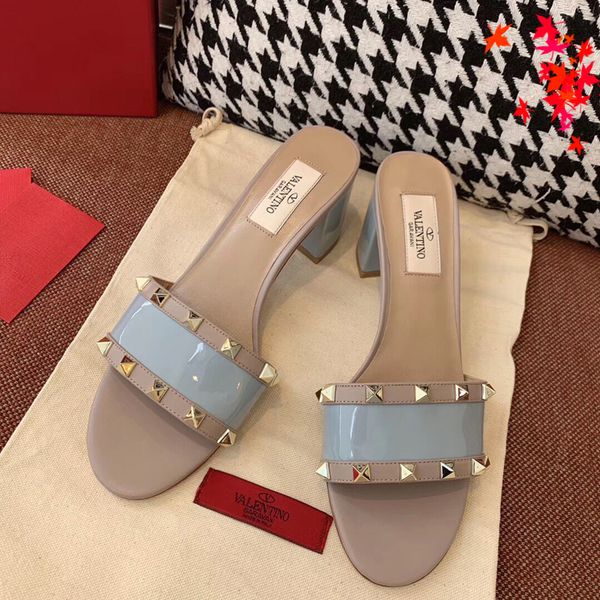 2021 designer luxurys slippers women sandals fashion beach shoes flip flops flat non-slip classical hole slipper with box size 35-41 -g0550, Black
2021 designer luxurys slippers women sandals fashion beach shoes flip flops flat non-slip classical hole slipper with box size 35-41 -g0550, Black