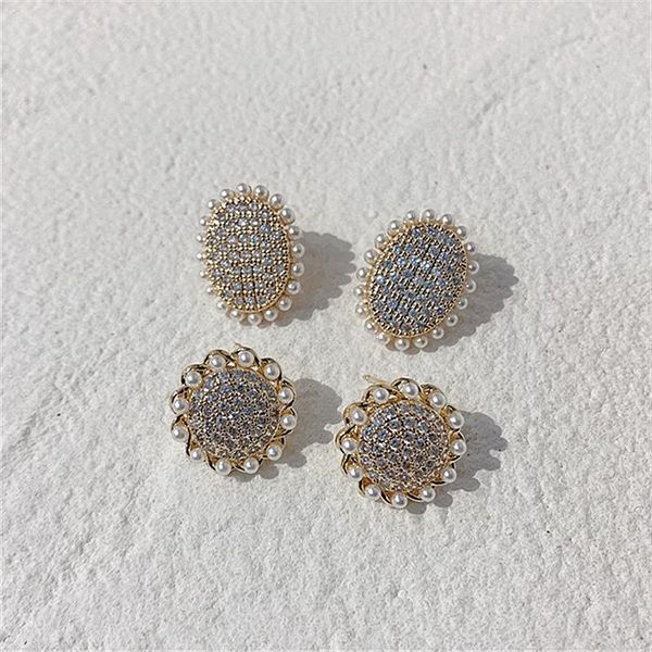 korean fashion jewelry full rhinestone round stud earrings for women classic simple temperament pendientes party wholesale, Golden;silver
korean fashion jewelry full rhinestone round stud earrings for women classic simple temperament pendientes party wholesale, Golden;silver