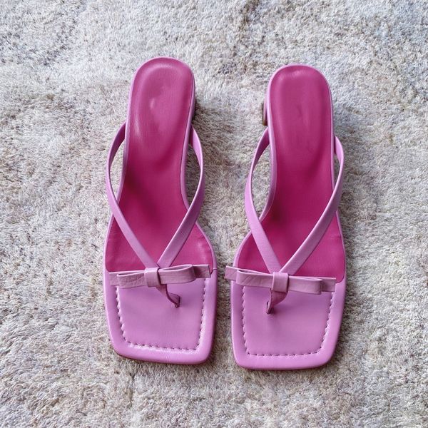 european and american sandals new style thin straps herringbone thick heel square toe flip-flops high-heeled sheepskin for women in summer, Black
european and american sandals new style thin straps herringbone thick heel square toe flip-flops high-heeled sheepskin for women in summer, Black