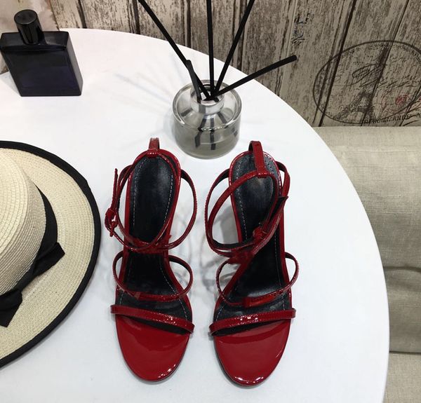 2021 fashion womens sandals designer high heels real leather upper sole metal letters size 35-41, Black
2021 fashion womens sandals designer high heels real leather upper sole metal letters size 35-41, Black