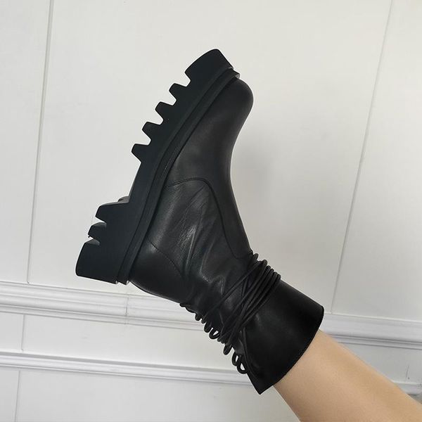 boots autumn and winter black handsome motorcycle boots, women's side zipper short heavy medium fashion
boots autumn and winter black handsome motorcycle boots, women's side zipper short heavy medium fashion