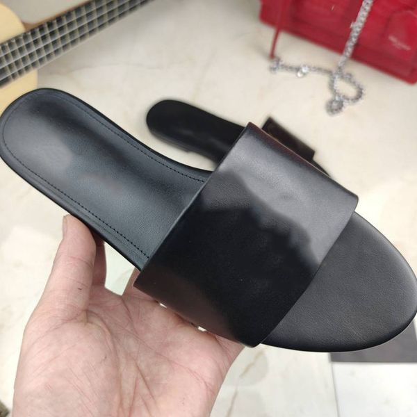 2021 slippers classic flat woman slipper summer beach indoor lady big head leather bath fashion women shoes large size 34-42, Black
2021 slippers classic flat woman slipper summer beach indoor lady big head leather bath fashion women shoes large size 34-42, Black
