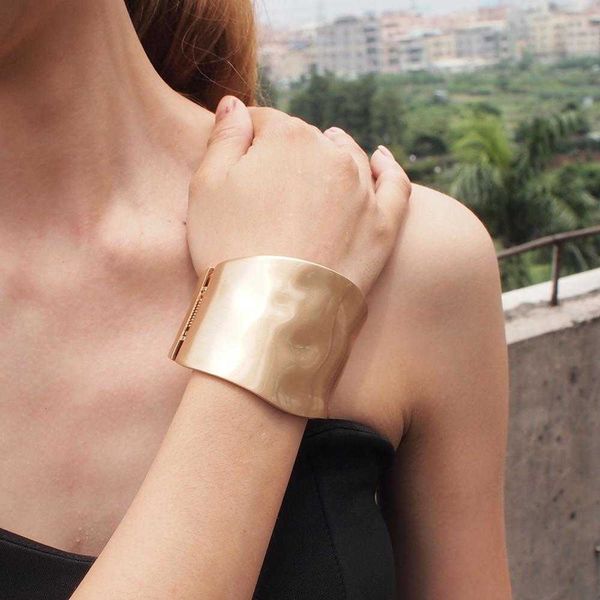 punk alloy statement cuff bangles bracelets for women jewelry golden silver color metal big bangles irregular design ukmoc q0717, Black
punk alloy statement cuff bangles bracelets for women jewelry golden silver color metal big bangles irregular design ukmoc q0717, Black