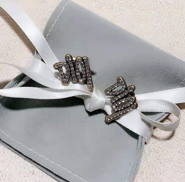 70% off family earrings 2021 new letter 925 silver needle dijia korean personality, Golden;silver
70% off family earrings 2021 new letter 925 silver needle dijia korean personality, Golden;silver