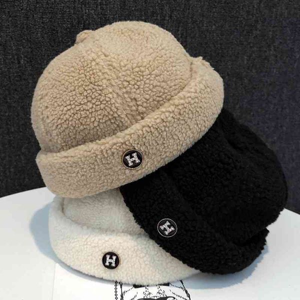 design imitation lamb cashmere yuppie llord hat men's and women's stall tide net red same small wind beret, Blue;gray
design imitation lamb cashmere yuppie llord hat men's and women's stall tide net red same small wind beret, Blue;gray