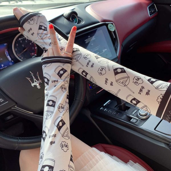 ice silk sleeve korean fashion versatile black and white cartoon sunscreen hand outdoor driving ultraviolet ice
ice silk sleeve korean fashion versatile black and white cartoon sunscreen hand outdoor driving ultraviolet ice