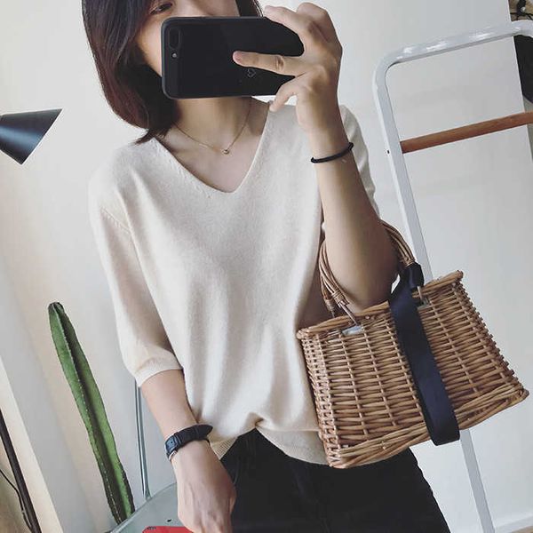 2019 spring / summer t-shirt women's new short sleeve loose korean women's t-shirt v-neck solid color versatile women's top, Tan;black
2019 spring / summer t-shirt women's new short sleeve loose korean women's t-shirt v-neck solid color versatile women's top, Tan;black