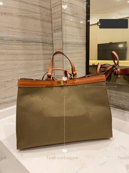 classic fashion beach bag with leather canvas patchwork high end designer elegant luxury women one shoulder backpack pocket metal accessorie
classic fashion beach bag with leather canvas patchwork high end designer elegant luxury women one shoulder backpack pocket metal accessorie