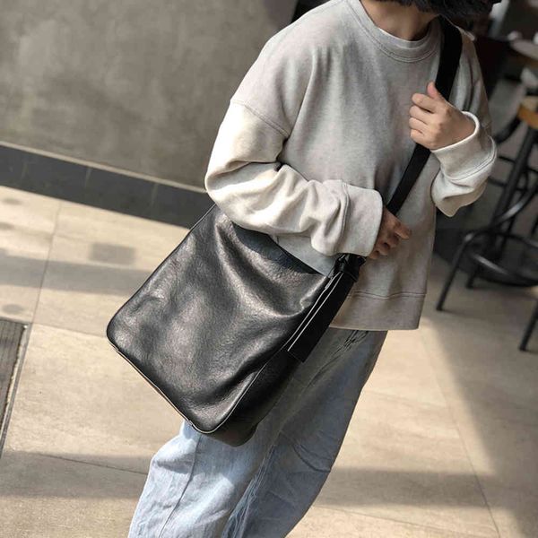 autumn and winter new large bag leather wide shoulder strap head layer cowhide single korean style diagonal bucket bag
autumn and winter new large bag leather wide shoulder strap head layer cowhide single korean style diagonal bucket bag