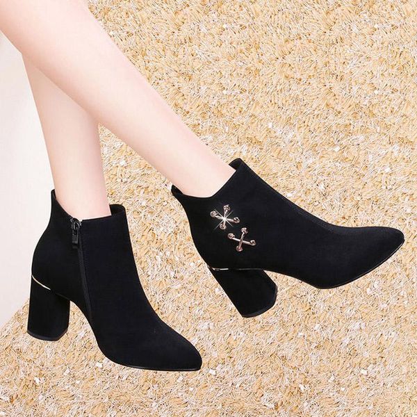boots women's ankle 2021 winter flock high heels fashion metal pointed toe dress shoes square heeled botas mujer 8820g, Black
boots women's ankle 2021 winter flock high heels fashion metal pointed toe dress shoes square heeled botas mujer 8820g, Black