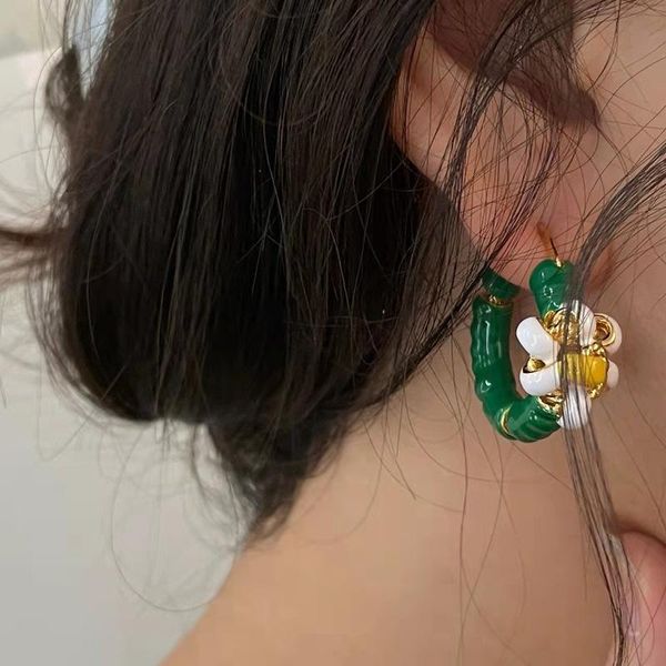 stud vintage green enamel drip glaze flower earring personality fashionable design winding sense of color contrast earrings for women, Golden;silver
stud vintage green enamel drip glaze flower earring personality fashionable design winding sense of color contrast earrings for women, Golden;silver