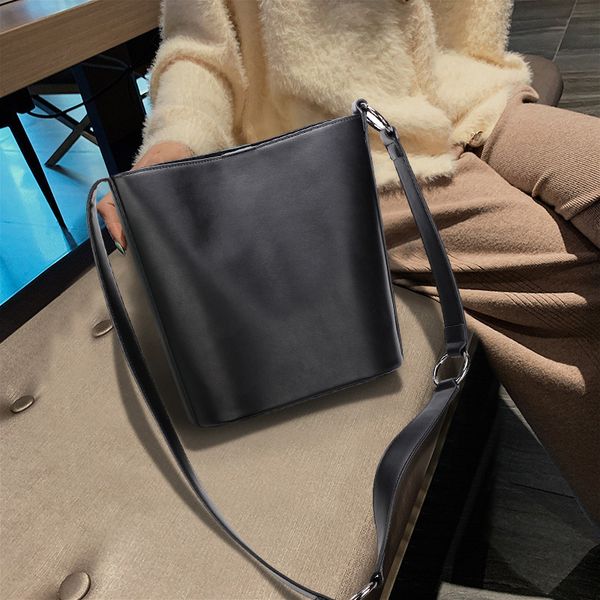 2021 new all-match trendy, and bag, american fashion, female single strap, european wide shoulder messenger fem bumif
2021 new all-match trendy, and bag, american fashion, female single strap, european wide shoulder messenger fem bumif