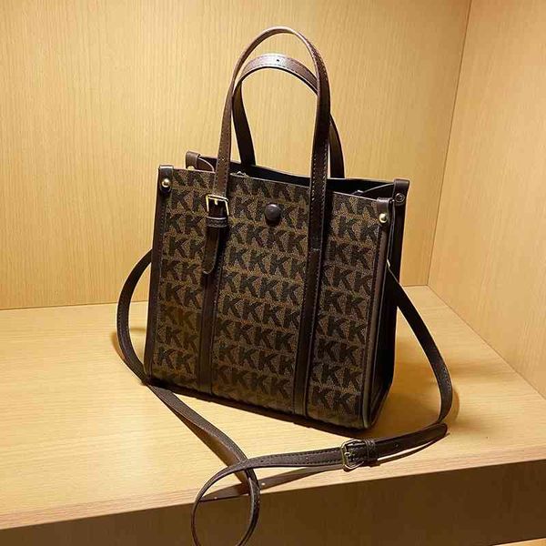 80% off fashion printed women's bag winter new high-capacity single shoulder classic hand business messenger handbags
80% off fashion printed women's bag winter new high-capacity single shoulder classic hand business messenger handbags